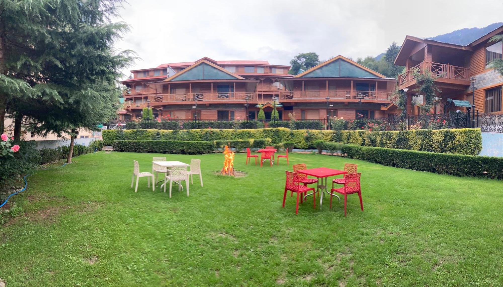 Hotel The North Wind In City Center, Manali Bagian luar foto