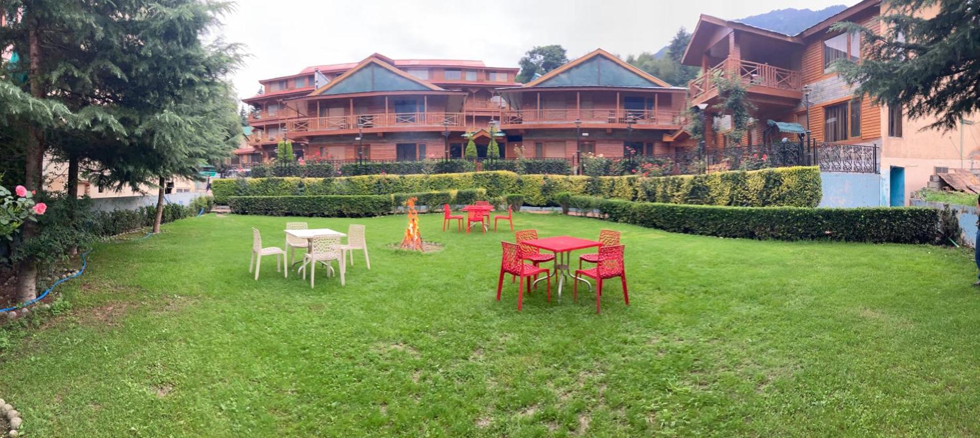 Hotel The North Wind In City Center, Manali Bagian luar foto