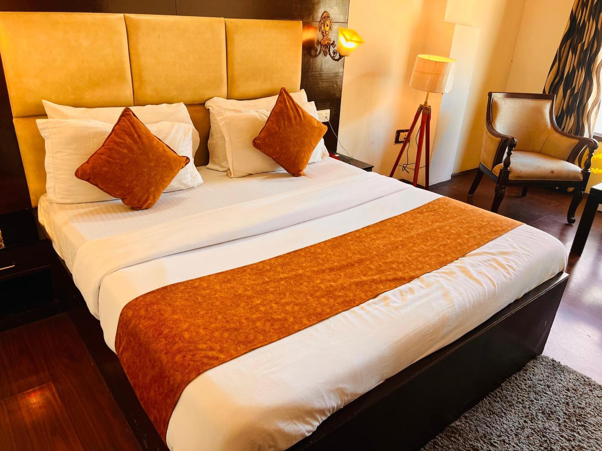 Hotel The North Wind In City Center, Manali Bagian luar foto