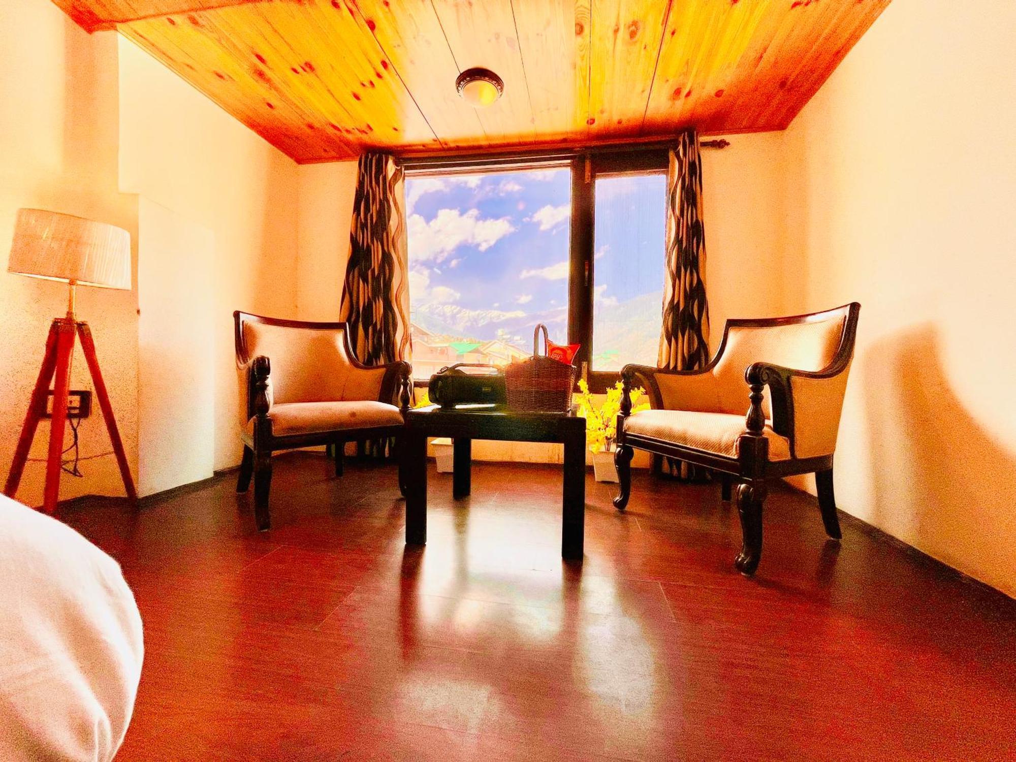 Hotel The North Wind In City Center, Manali Bagian luar foto