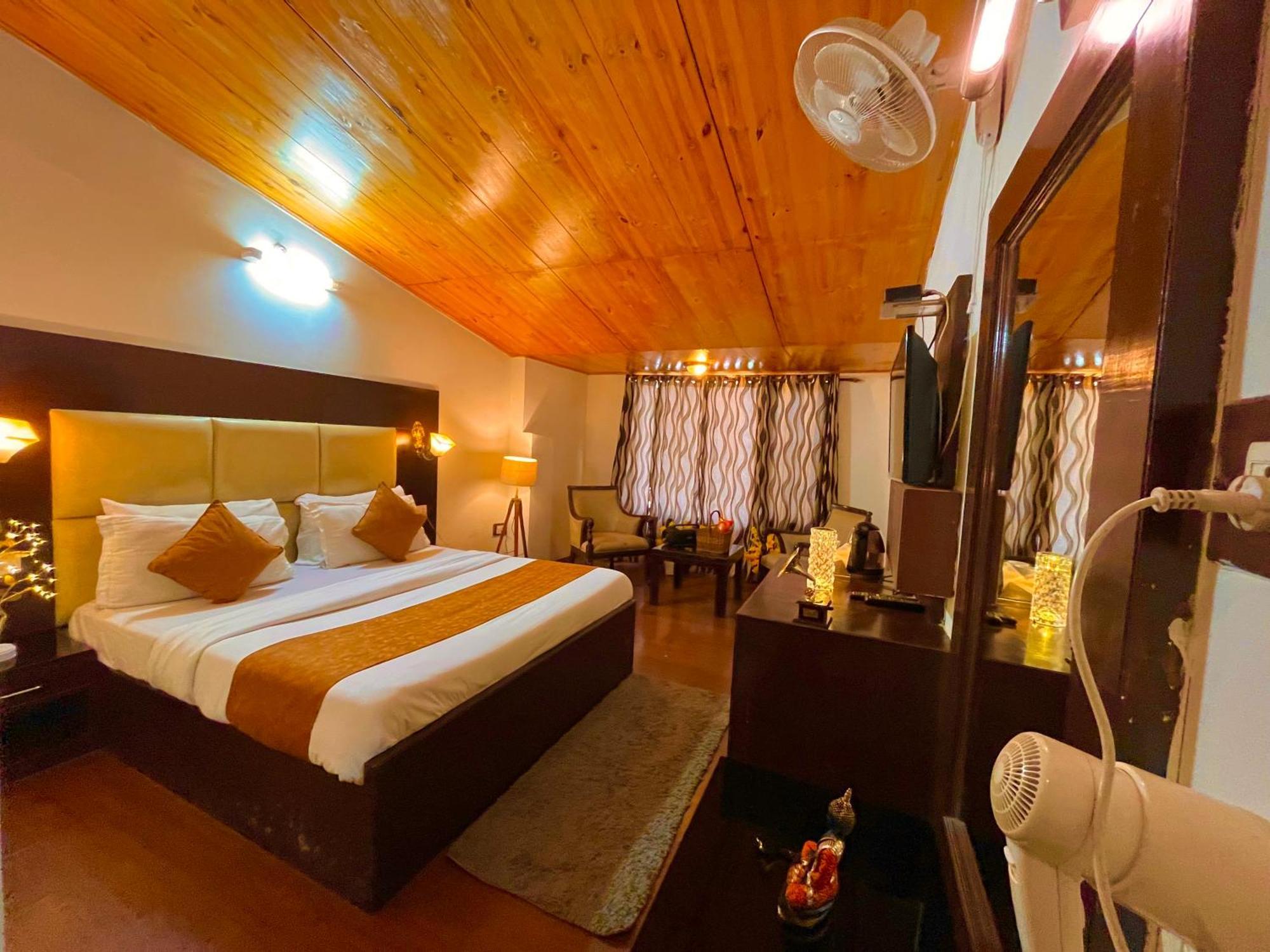 Hotel The North Wind In City Center, Manali Bagian luar foto
