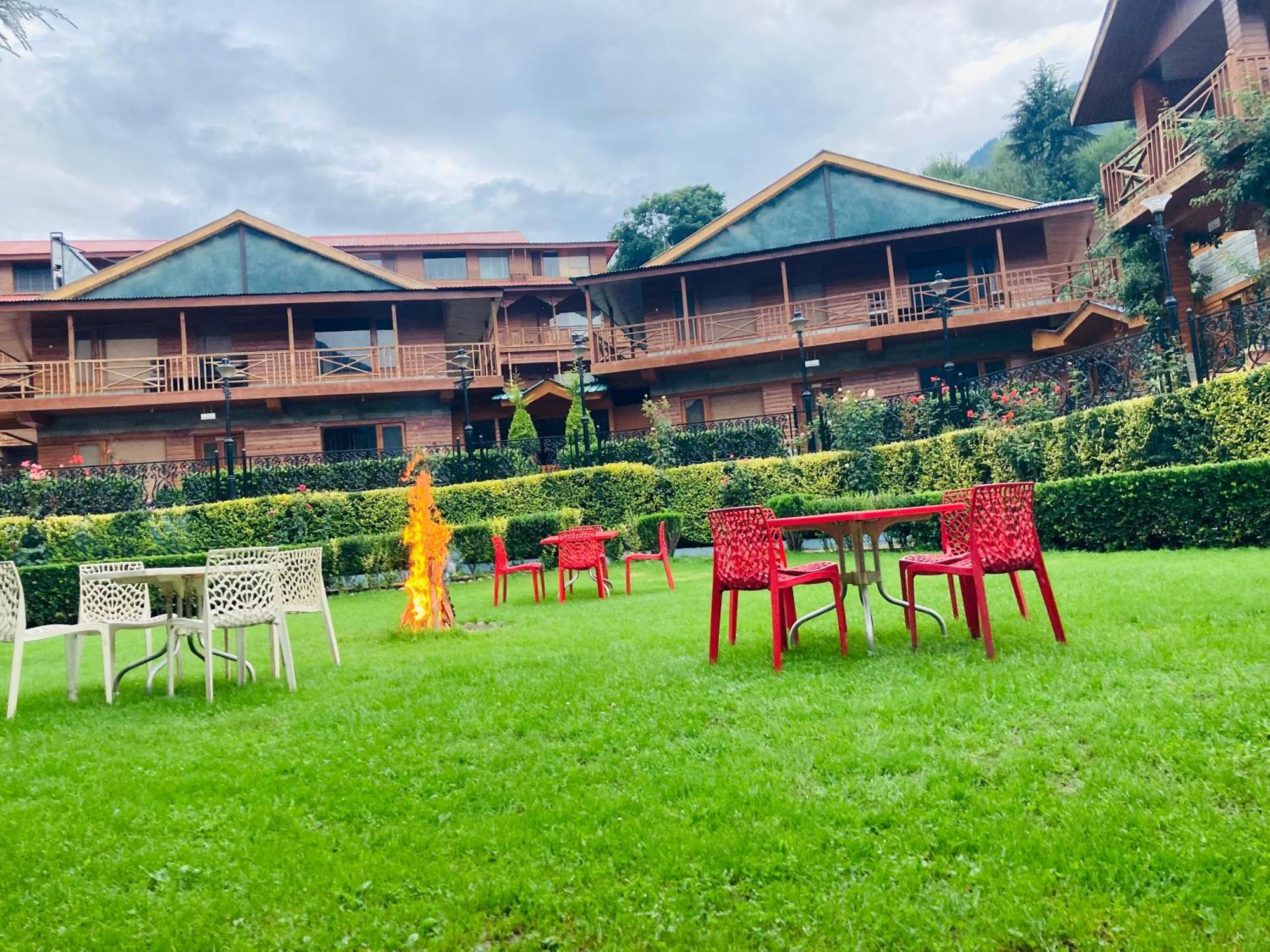 Hotel The North Wind In City Center, Manali Bagian luar foto