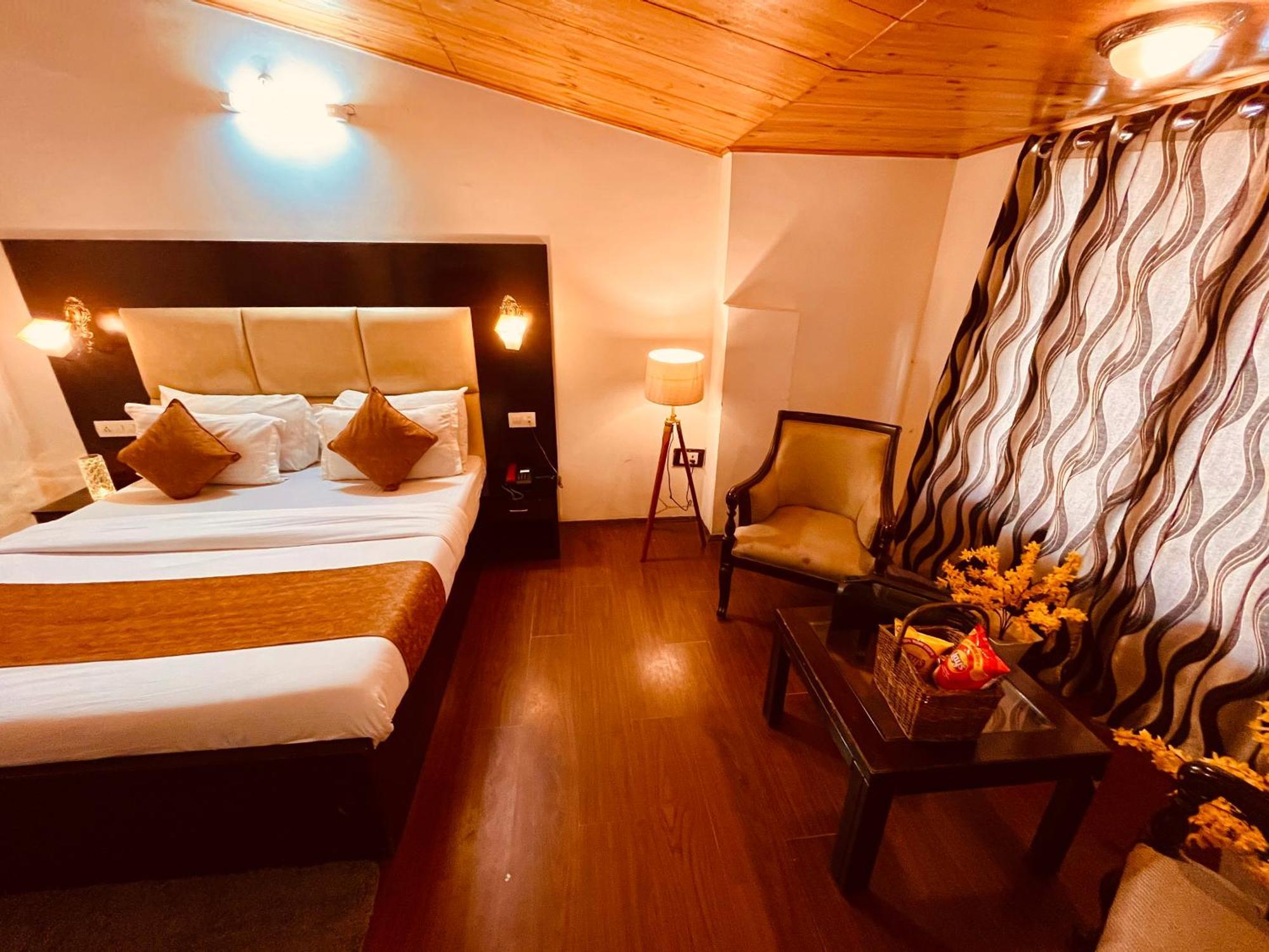 Hotel The North Wind In City Center, Manali Bagian luar foto