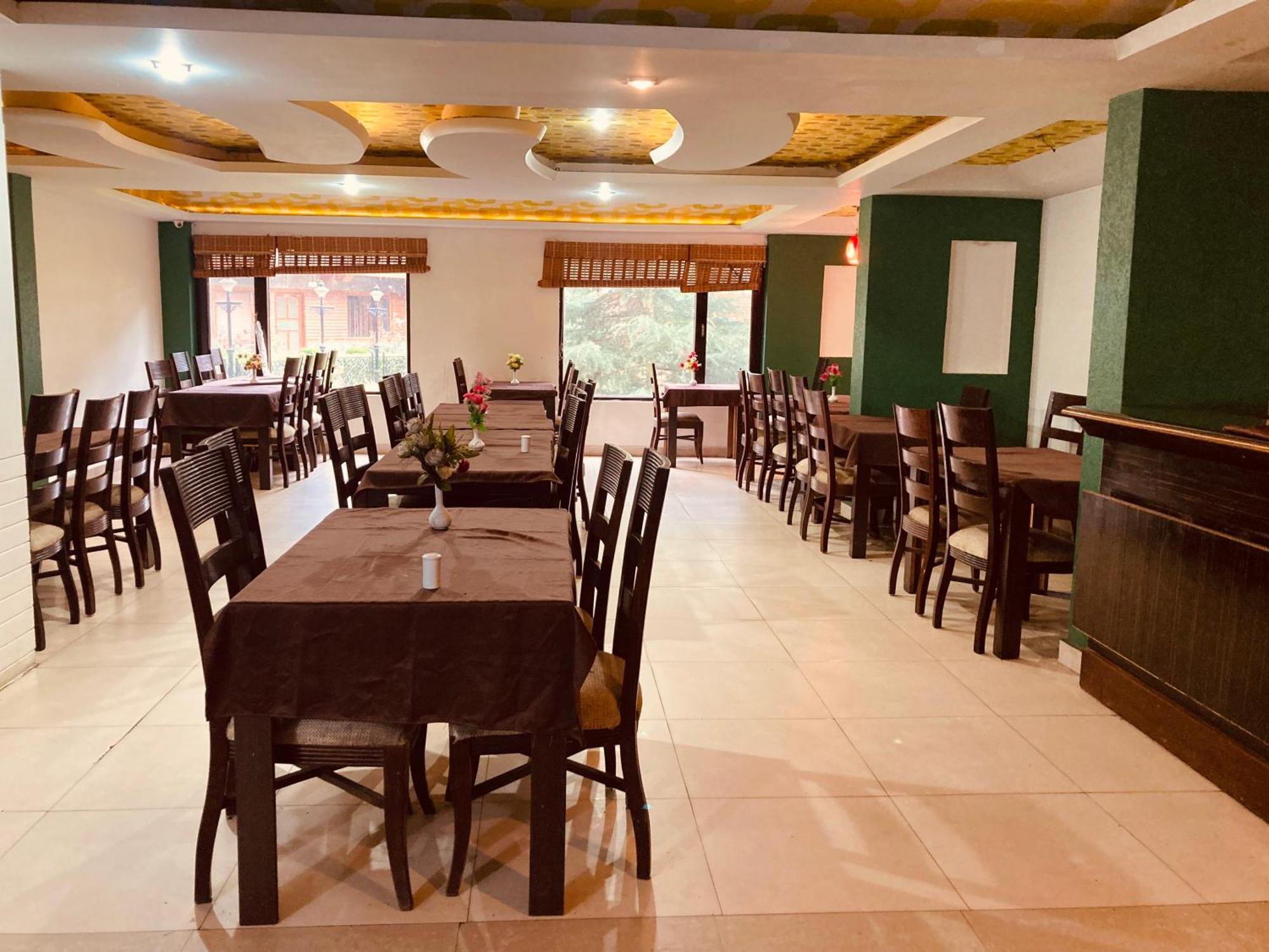 Hotel The North Wind In City Center, Manali Bagian luar foto