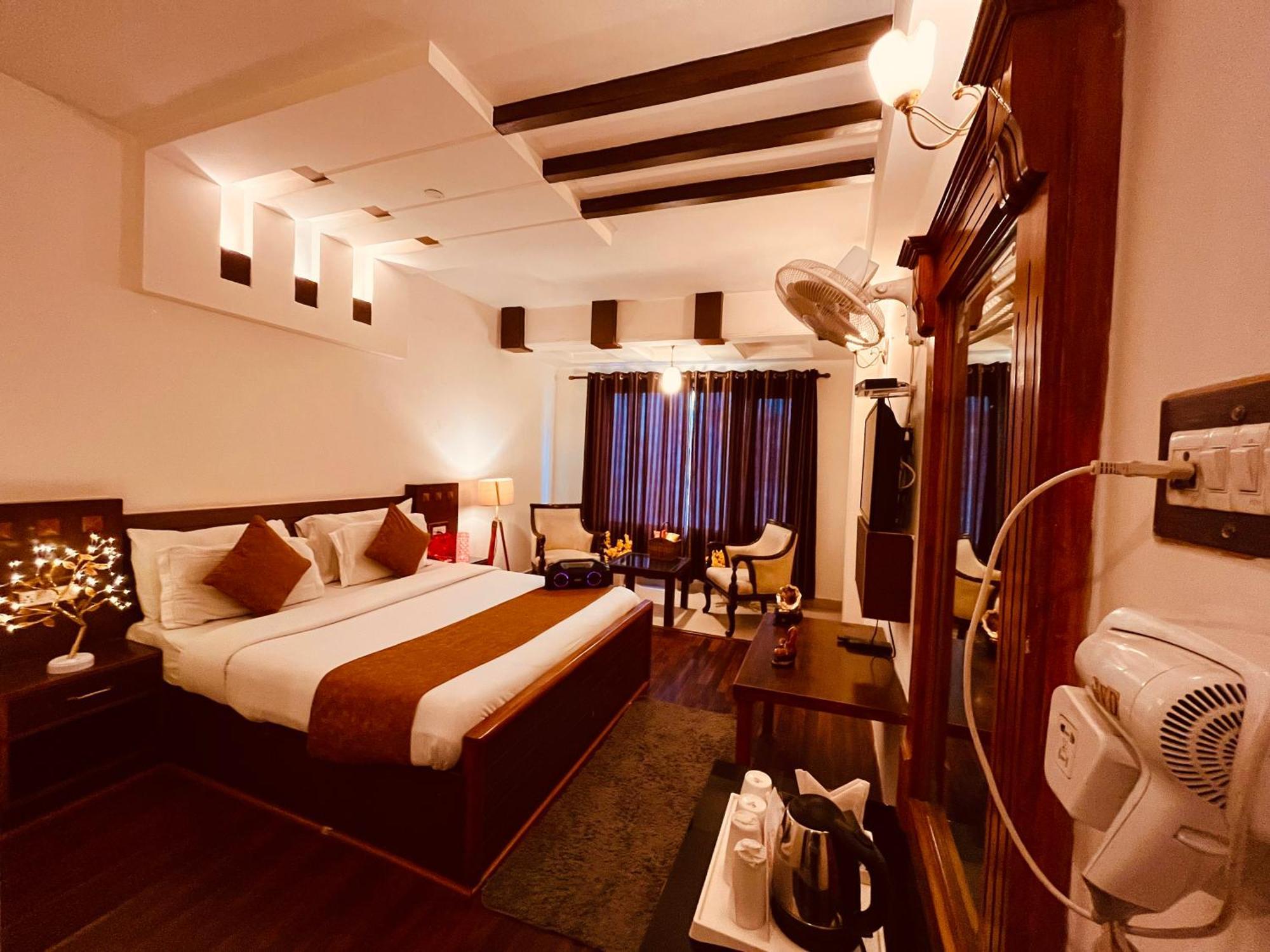Hotel The North Wind In City Center, Manali Bagian luar foto