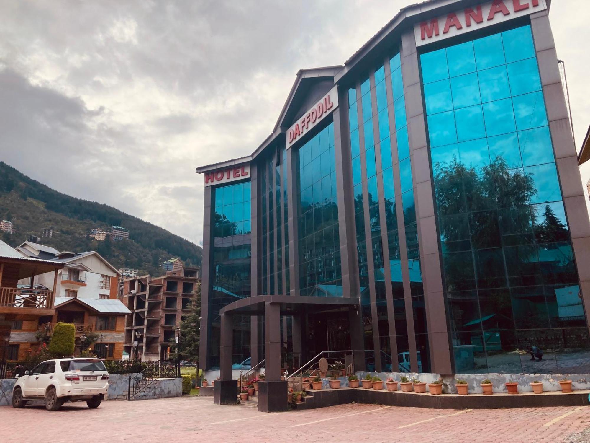 Hotel The North Wind In City Center, Manali Bagian luar foto