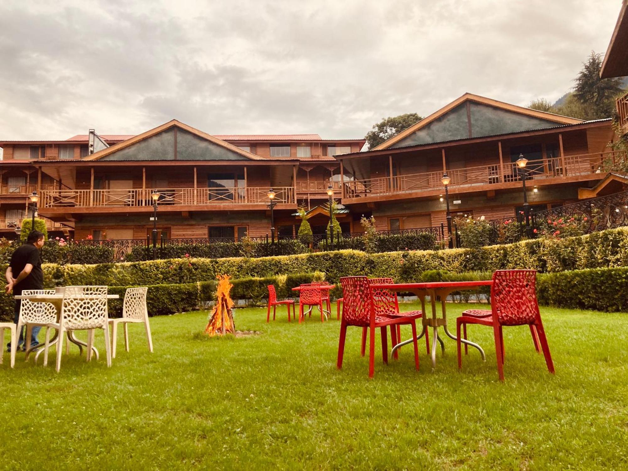 Hotel The North Wind In City Center, Manali Bagian luar foto